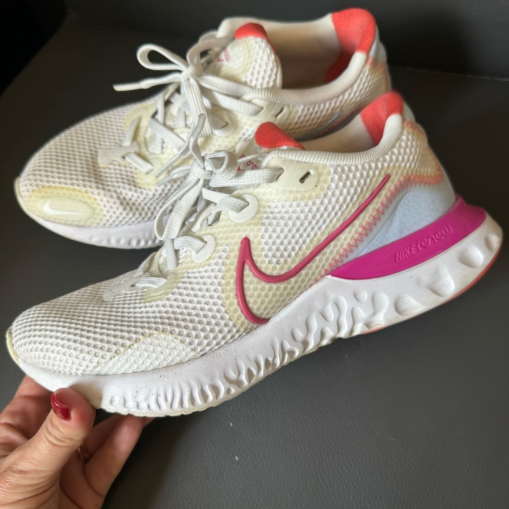 Nike Renew Run Women's Sneakers Sz 6 White/Pink Athletic Running Shoes - Picture 1 of 10